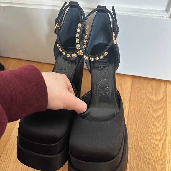 Versace Aevitas Satin Platform Pumps Ankle Strap Medusa Charm Square Toe Sz 38.5 - Picture 7 of 10